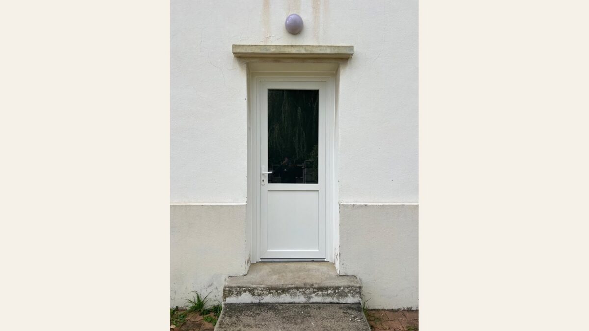 Nouvelle porte d'entrée PVC de sécurité à Ambérieu-en-Bugey