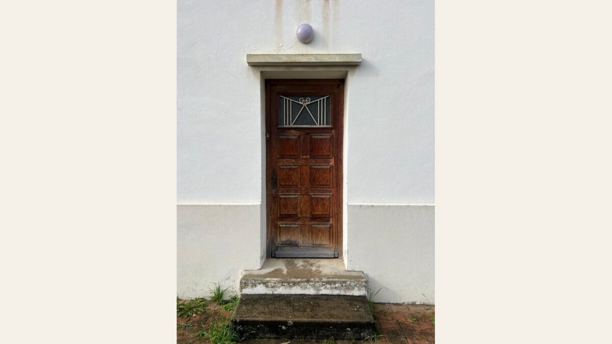 Ancienne porte d'entrée avant travaux à Ambérieu-en-Bugey