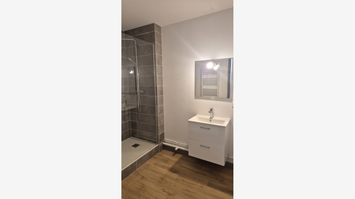 Salle de bain rénovée (douche italienne) à Bourg-en-Bresse