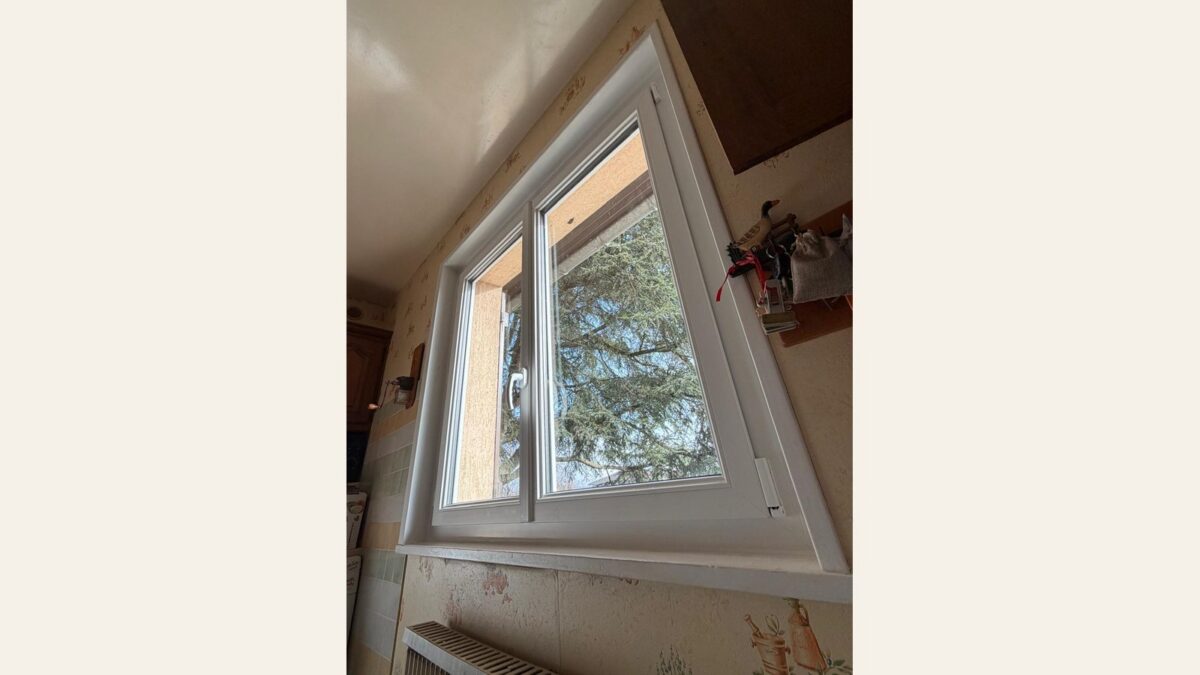Nouvelle fenêtre PVC blanc posée à Villars-les-Dombes