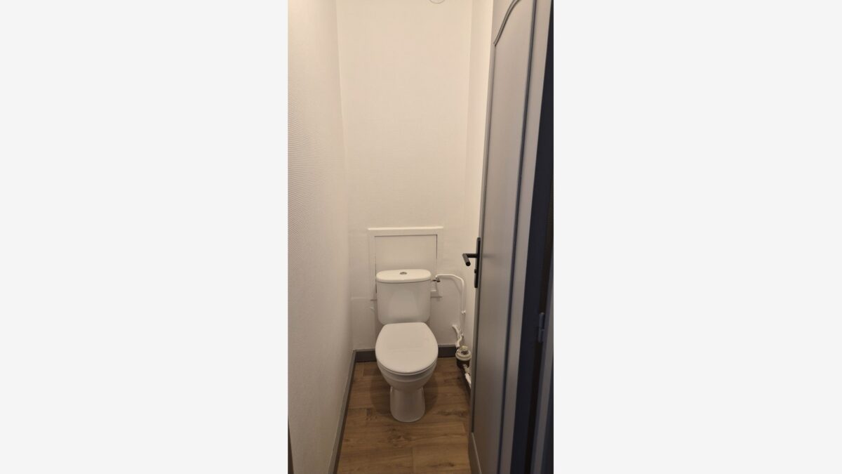 WC rénové dans un appartement à Bourg-en-Bresse