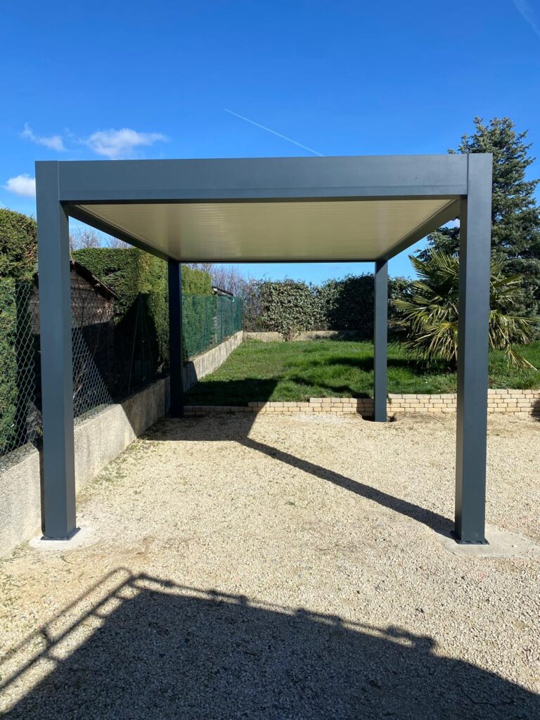 Installation d'un carport en aluminium à Lagnieu — Maison Française de l'Artisanat — photo 2