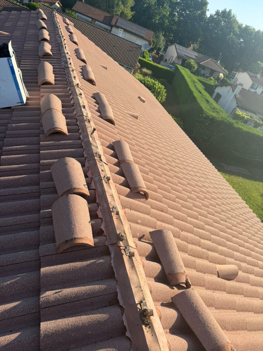 Faîtage à closoir ventilé à Villars-les-Dombes — Maison Française de l'Artisanat — photo 1