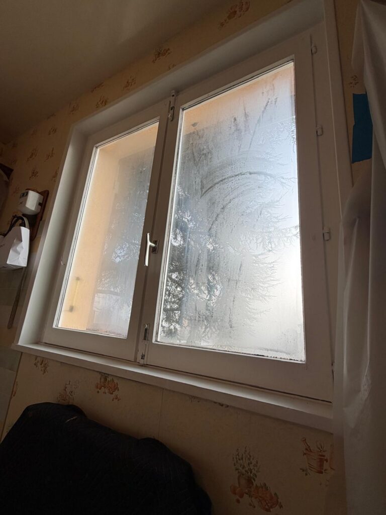 Remplacement de fenêtre en PVC à Villars-les-Dombes — Maison Française de l'Artisanat — photo 1