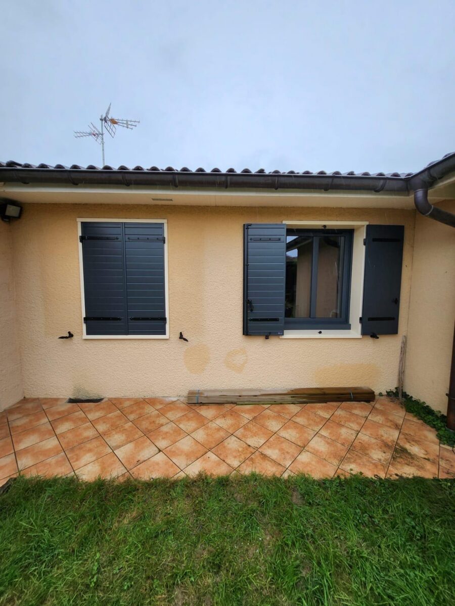 Fenêtres aluminium + volets battants à Saint-Denis-lès-Bourg — Maison Française de l'Artisanat (après travaux)