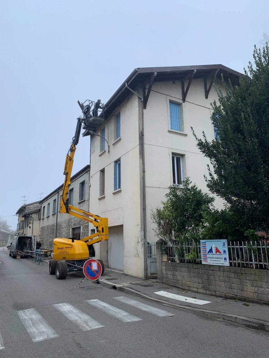 Gouttières aluminium sur-mesure à Pont-d'Ain — Maison Française de l'Artisanat — photo 1