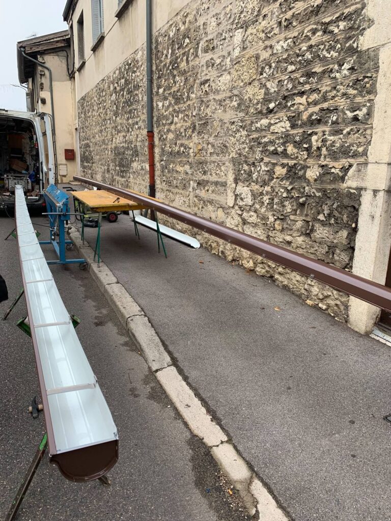 Gouttières aluminium sur-mesure à Pont-d'Ain — Maison Française de l'Artisanat — photo 2
