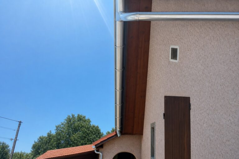 Gouttières zinc soudées sur-mesure à Miribel — Maison Française de l'Artisanat — photo 2
