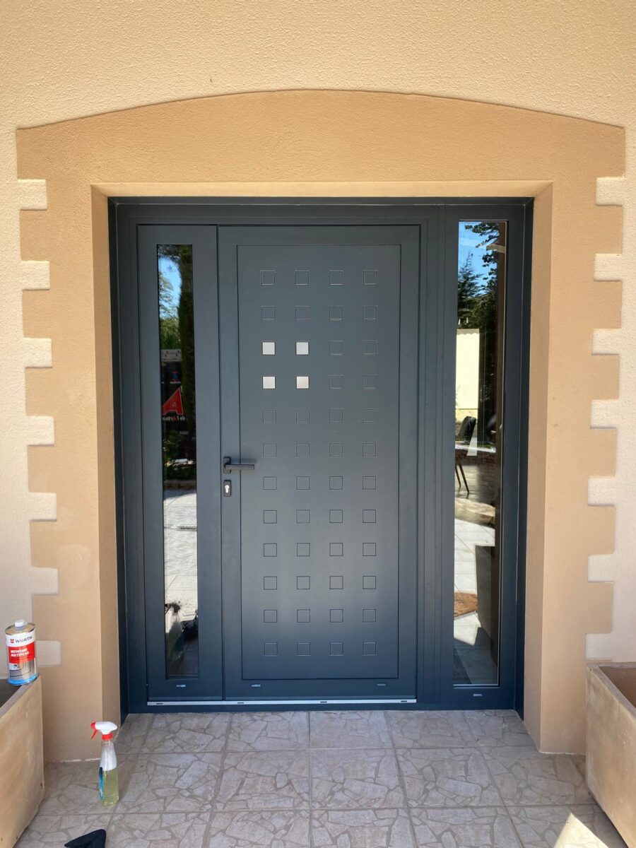 Porte d'entrée aluminium 3 vantaux à Meyzieu — Maison Française de l'Artisanat — photo 2
