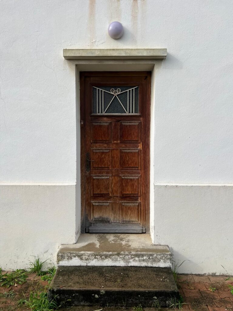 Porte d'entrée PVC à Ambérieu-en-Bugey — Maison Française de l'Artisanat — photo 2