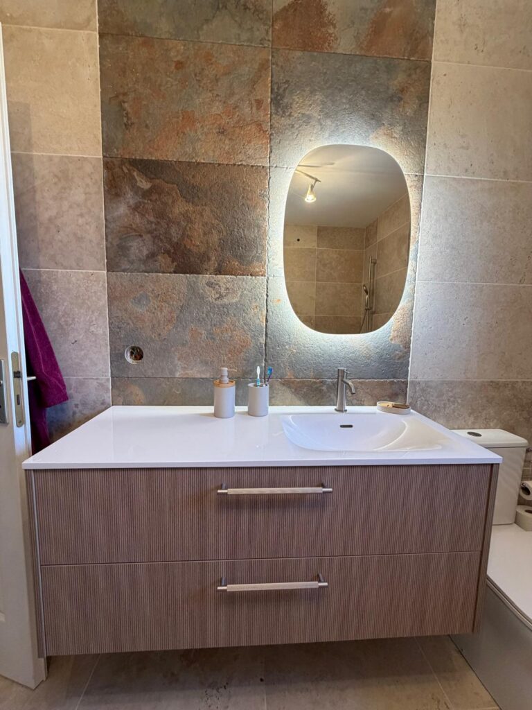 Rénovation complète de salle de bain à Ambérieux-en-Dombes — Maison Française de l'Artisanat — photo 1