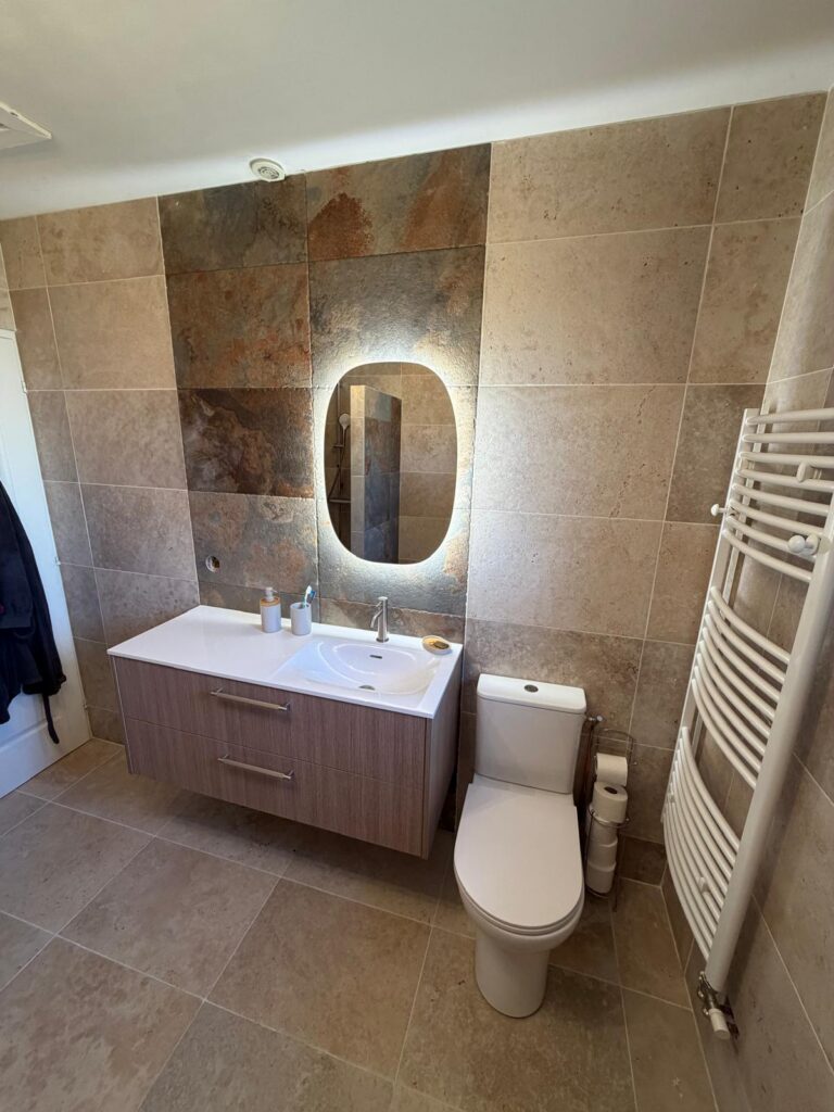 Rénovation complète de salle de bain à Ambérieux-en-Dombes — Maison Française de l'Artisanat — photo 10
