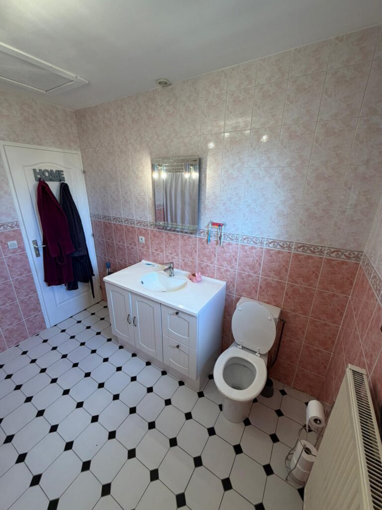 Rénovation complète de salle de bain à Ambérieux-en-Dombes — Maison Française de l'Artisanat — photo 11