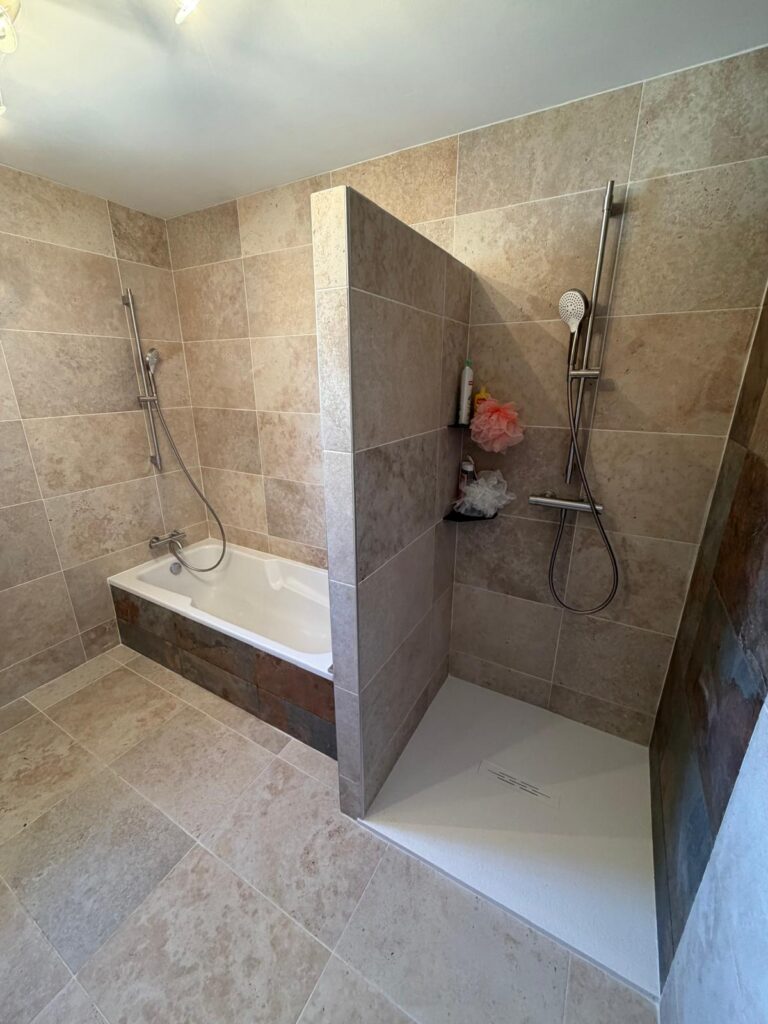 Rénovation complète de salle de bain à Ambérieux-en-Dombes — Maison Française de l'Artisanat — photo 12