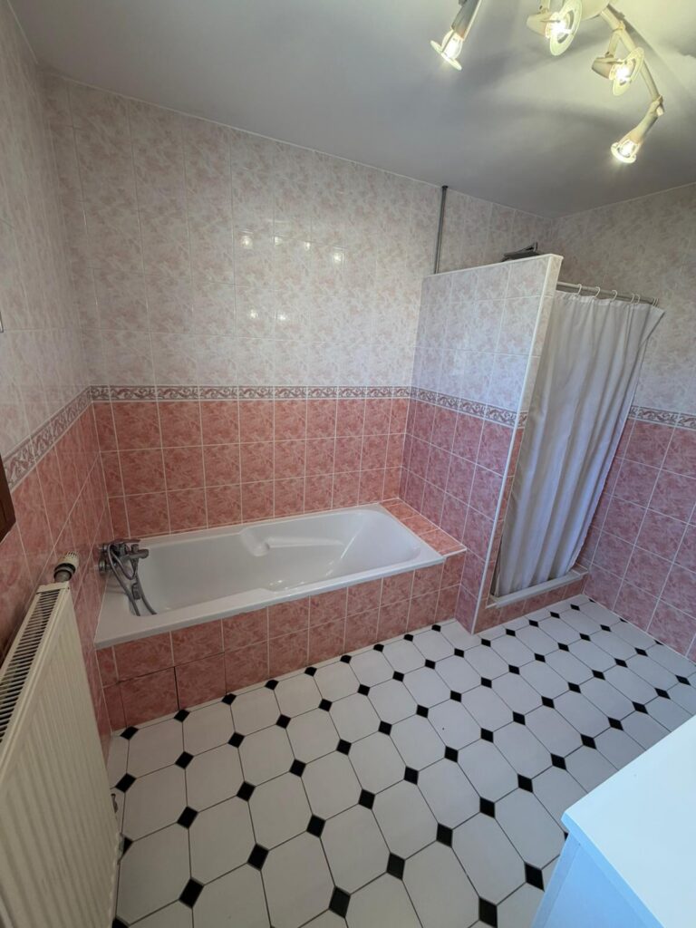 Rénovation complète de salle de bain à Ambérieux-en-Dombes — Maison Française de l'Artisanat — photo 15