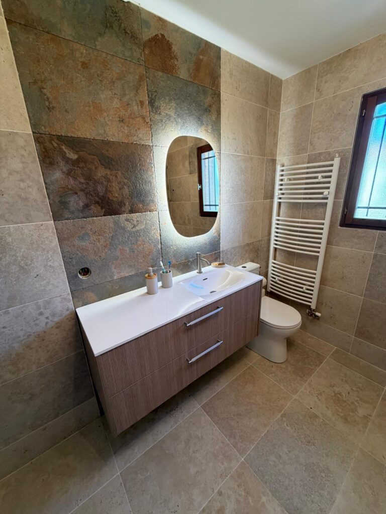 Rénovation complète de salle de bain à Ambérieux-en-Dombes — Maison Française de l'Artisanat — photo 16