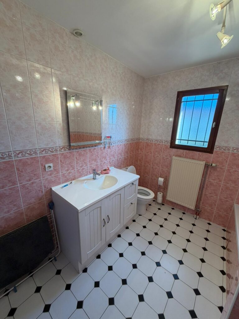 Rénovation complète de salle de bain à Ambérieux-en-Dombes — Maison Française de l'Artisanat — photo 22
