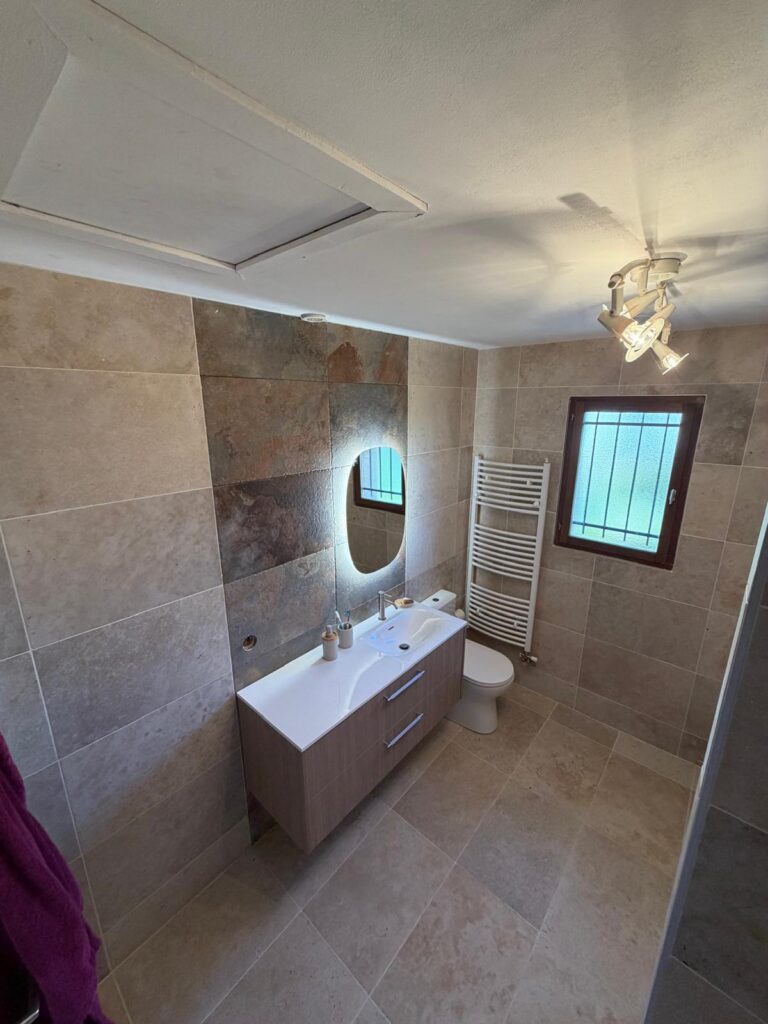 Rénovation complète de salle de bain à Ambérieux-en-Dombes — Maison Française de l'Artisanat — photo 4