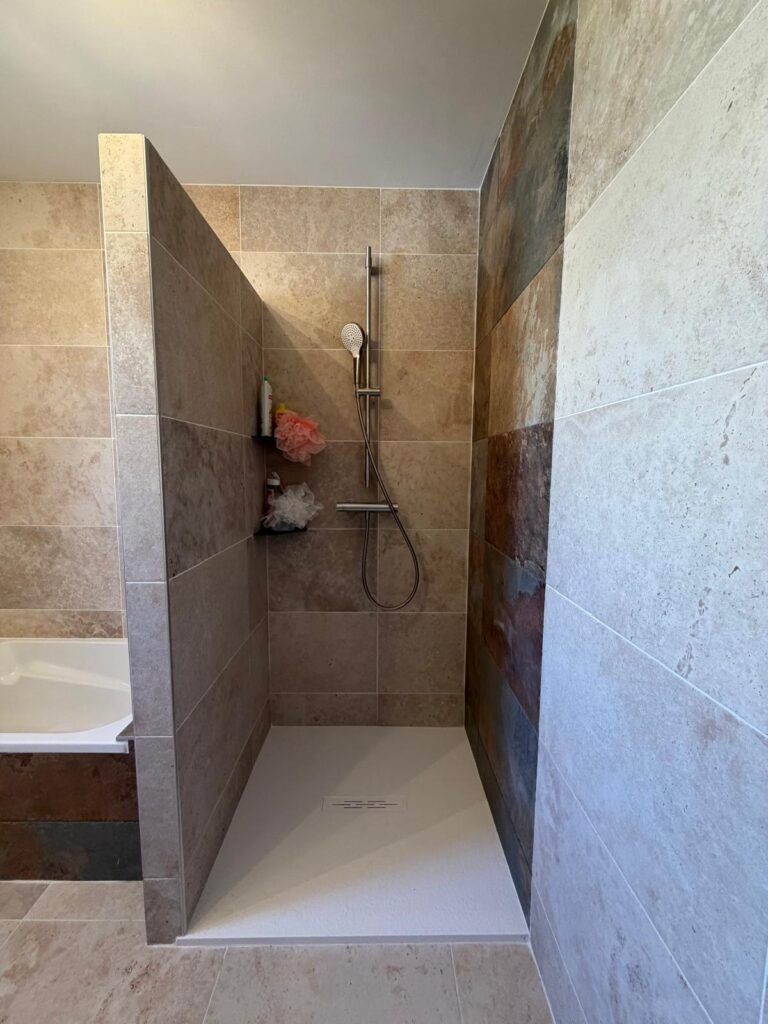 Rénovation complète de salle de bain à Ambérieux-en-Dombes — Maison Française de l'Artisanat — photo 5