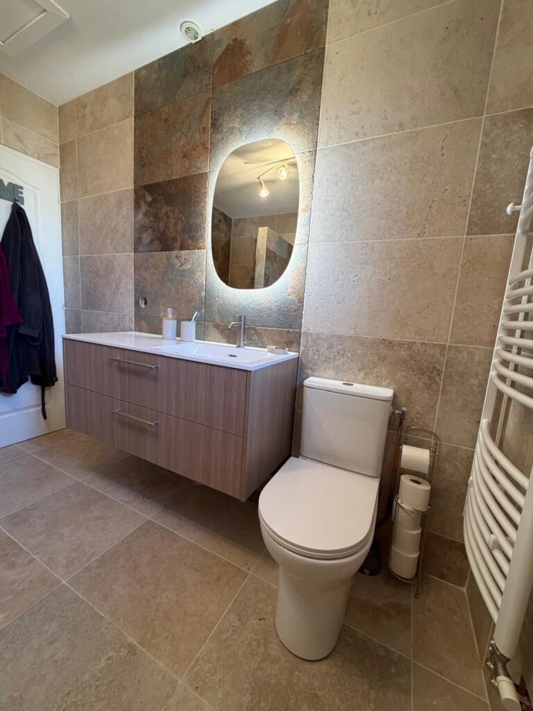 Rénovation complète de salle de bain à Ambérieux-en-Dombes — Maison Française de l'Artisanat — photo 7