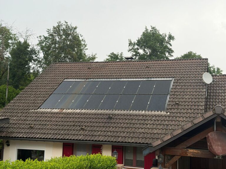 Rénovation de toiture (hydrofuge coloré) à Haute-Savoie — Maison Française de l'Artisanat — photo 1