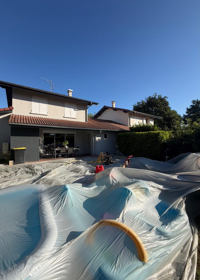 Rénovation de toiture (hydrofuge coloré) à Saint-André-de-Corcy — Maison Française de l'Artisanat — photo 2