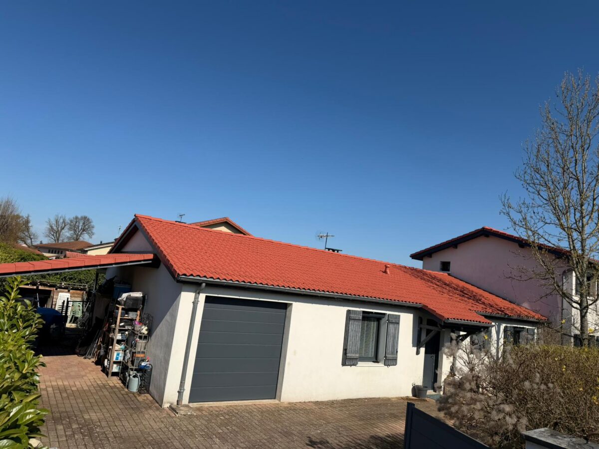 Toiture tuiles béton rénovée à Villars-les-Dombes
