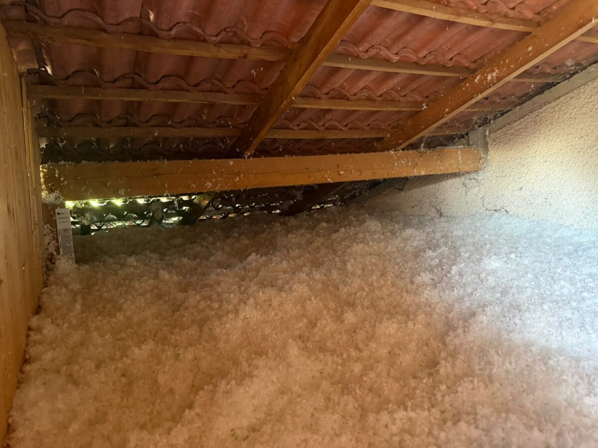 Matelas de laine minérale soufflée dans les combles à Mionnay