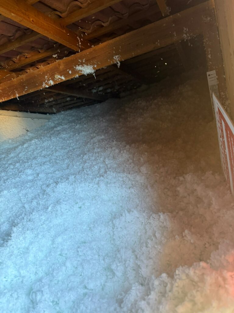 Contrôle de l'épaisseur d'isolant soufflé dans les combles à Mionnay